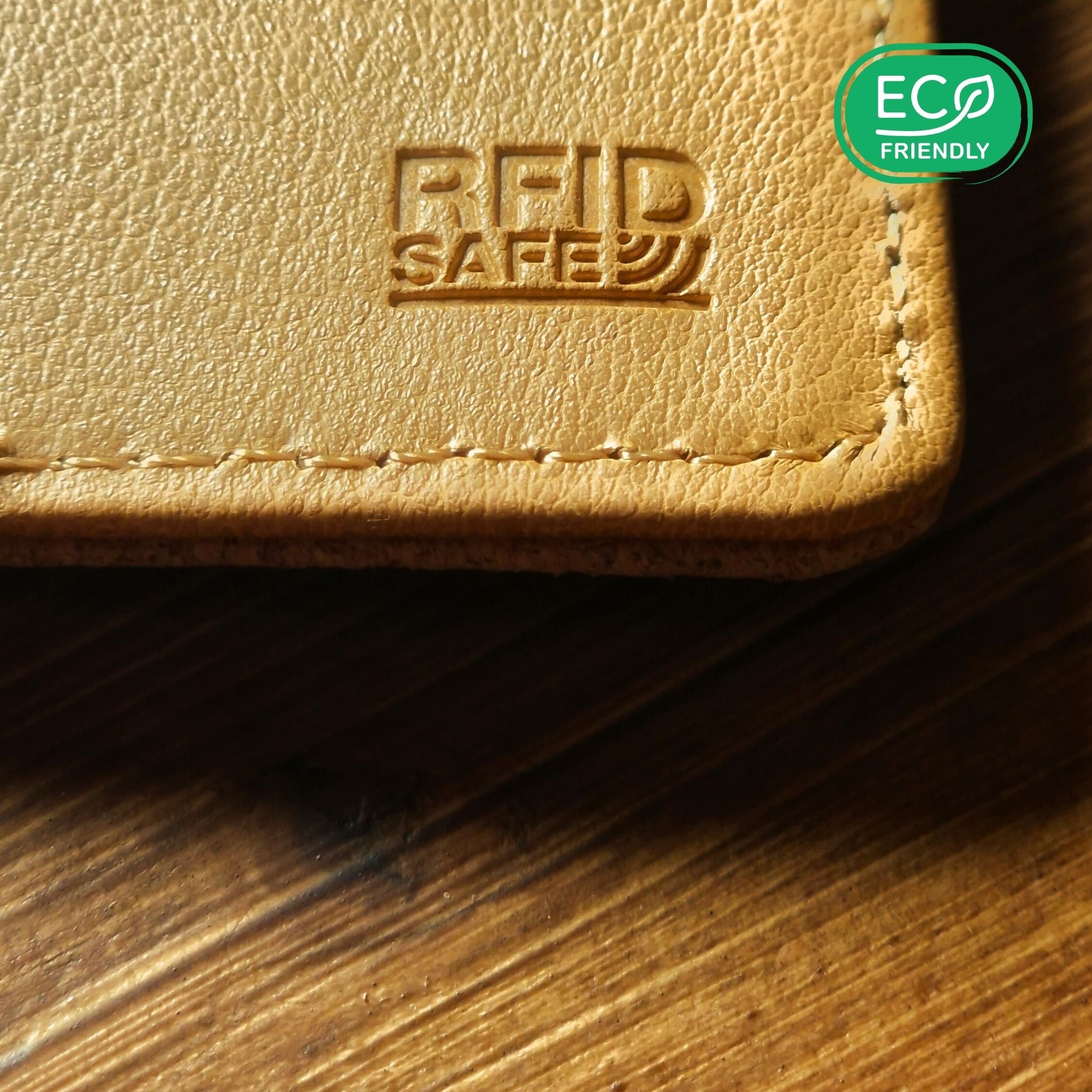 Étui passeport Petra anti RFID en liège naturel